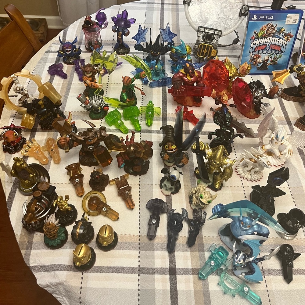 SOLD. Almost complete set of skylander Imaginators and Trap team for PS4 or Ps5